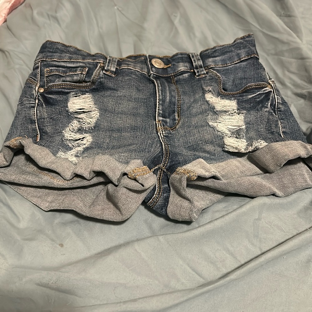 Jean shorts with holes